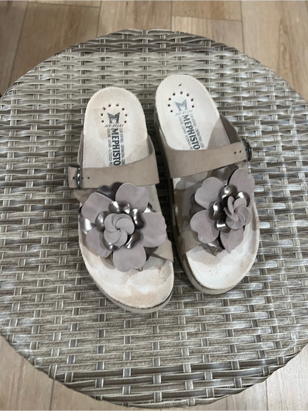 Mephisto Helen Flower Leather Sandals